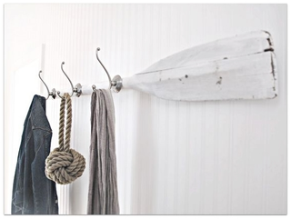Illustration for article titled 20+ Distinct Coat Racks That Will Astonish You